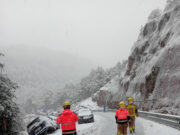 Els Bombers atenen 256 serveis per pluja i neu, entre els quals diversos avisos per vehicles bloquejats