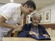Espanya impulsa la humanització com a eix clau del sistema sanitari