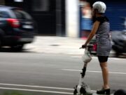 Una noia en patinet atropella una dona gran a Berga i la deixa ferida de gravetat