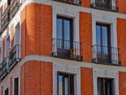Homming alerta de la incertesa en habitatge pel desfasament entre anuncis i normativa
