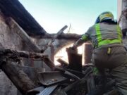 Alarma al centre de Berga: cedeix part de la teulada d’una casa de tres plantes